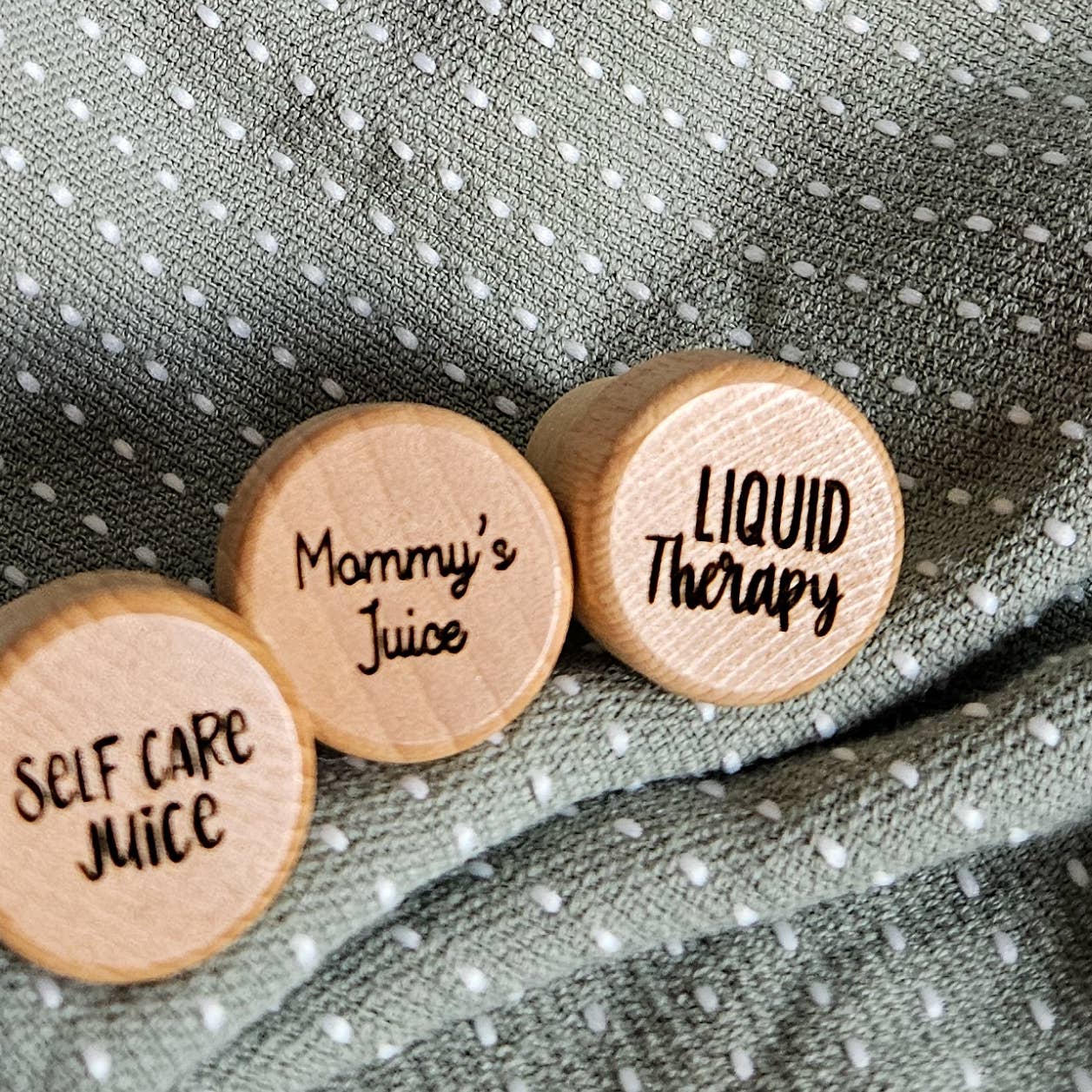 Mommy’s Juice Wine Stopper – Funny Elegant Bottle Topper for Wine Lovers | Duvall Designs Gift Collection