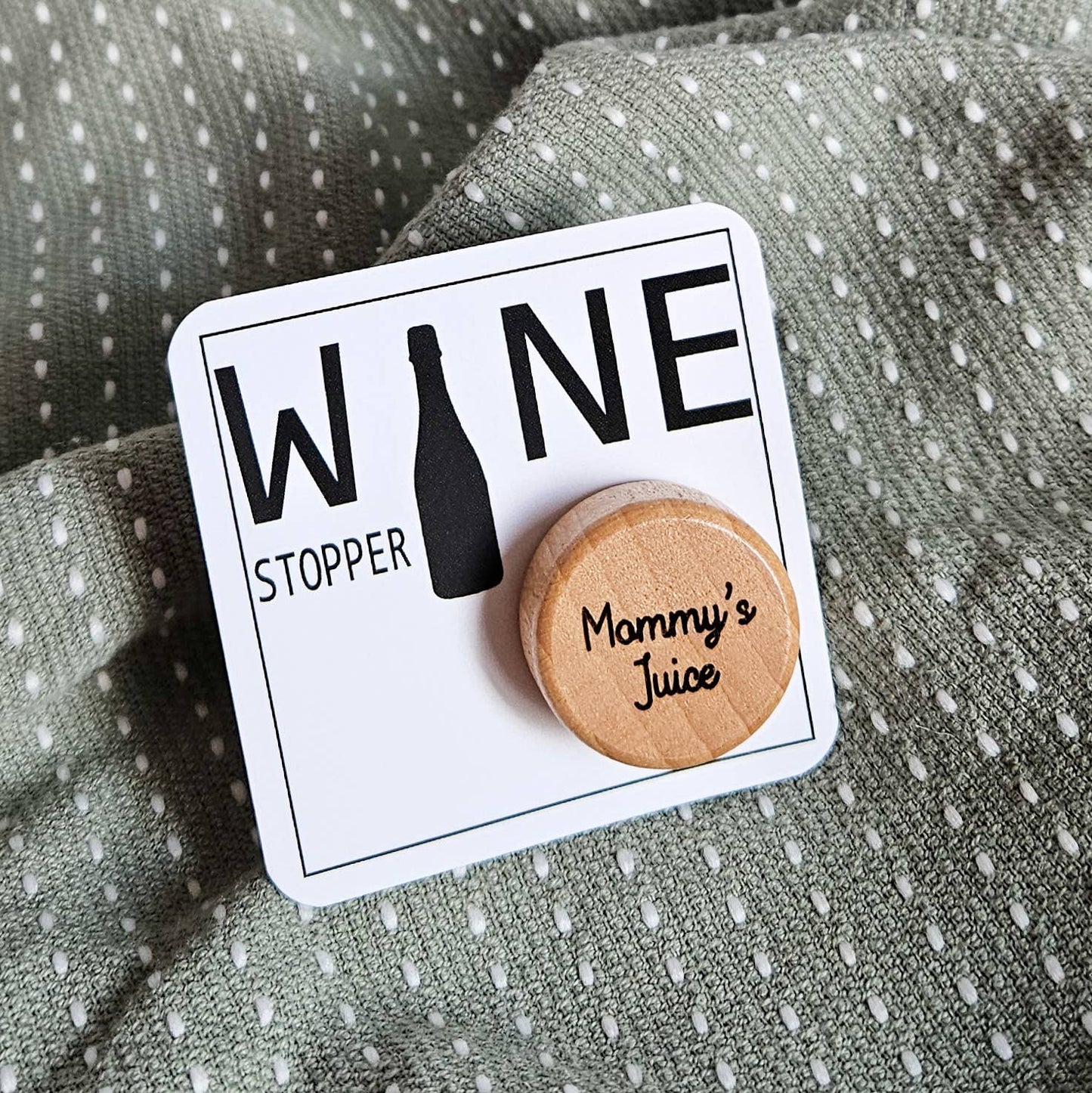 Elegant wine stopper engraved with Mommy’s Juice, perfect for gifting wine lovers